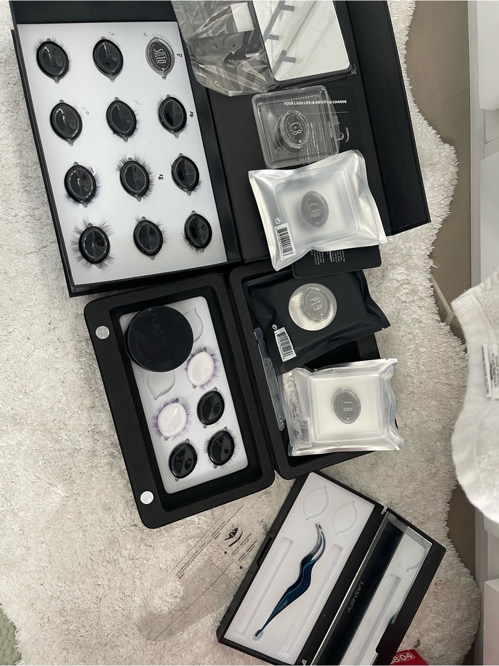 LASHIFY Magnetic Lash System Kit in Black and White